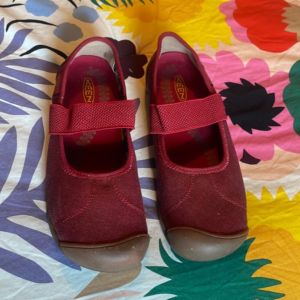 Like new Keen Sienna mary janes